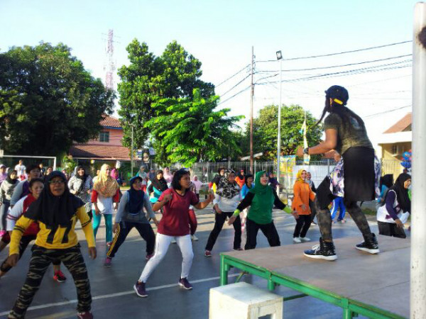 Senam pagi di RPTRA Pondok Kelapa Berseri