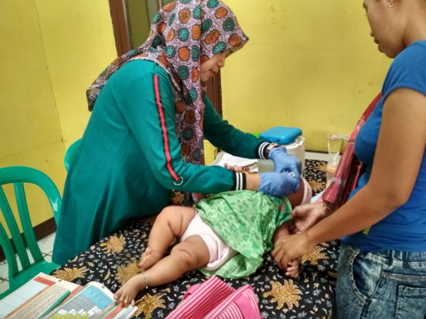 Pemberian Imunisasi polio