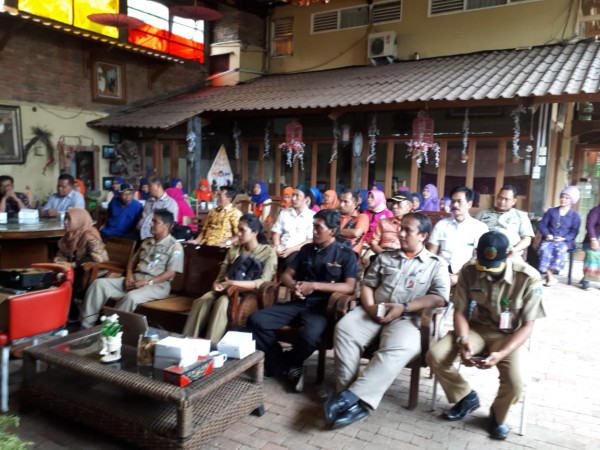 Di Lokasi Bank Sampah