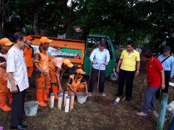 Mulai membuat lubang bio pori