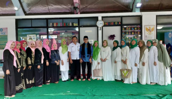 Foto bersama ustadz Badruz Zaman