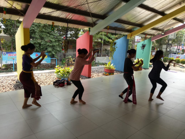 Latihan tari betawi SMA 107