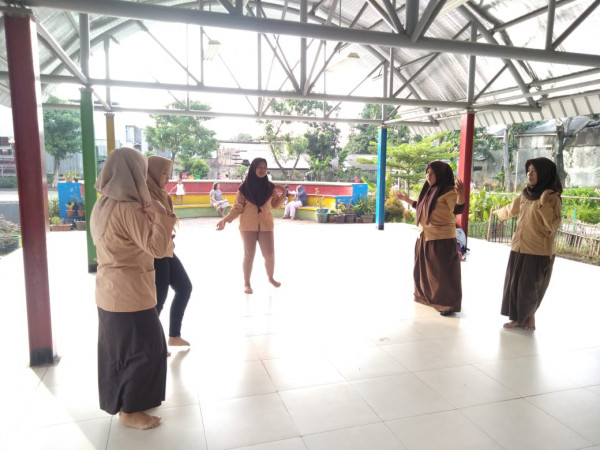 Latihan Tari SMK Budi Mulya Utama