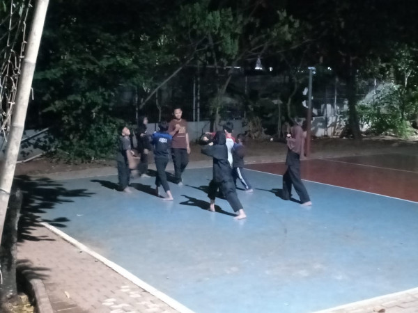 Latihan beladiri pencak silat