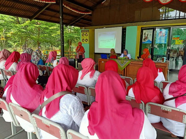 Pembentukan Asuhan Mandiri (Asman) akupresure dan tiga dari puskesmas kelurahan