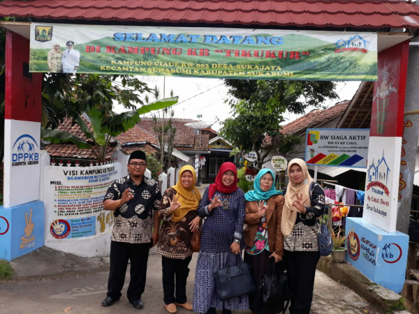 Kunjungan Ibu Kepala Dinas DPPKB Kab.Sukabumi ke Kampung KB TIKUKUR MAS