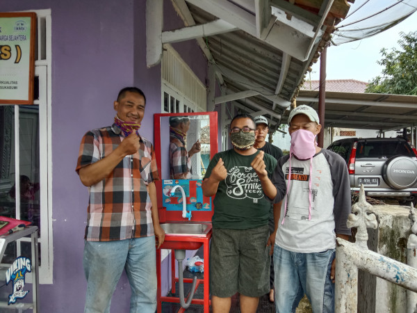 Penerimaan bantuan dari DPP KB profinsi ke Kampung KB TikukurMas Sukabumi