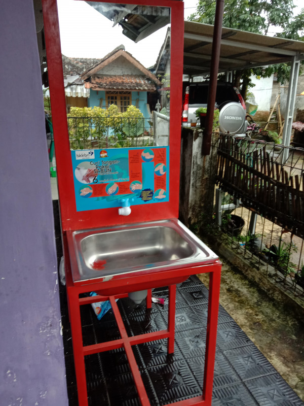 Penerimaan bantuan dari DPP KB profinsi ke Kampung KB TikukurMas Sukabumi