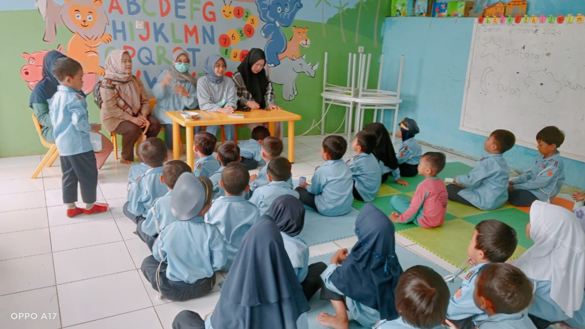 Bimbingan teknis pelaksanaan pemenuhan hak anak atas kesehatan dan pendidikan (memberikan penyuluhan kesehatan dan memberikan obat cacing difasilitas pendidikan yaitu sekolah)