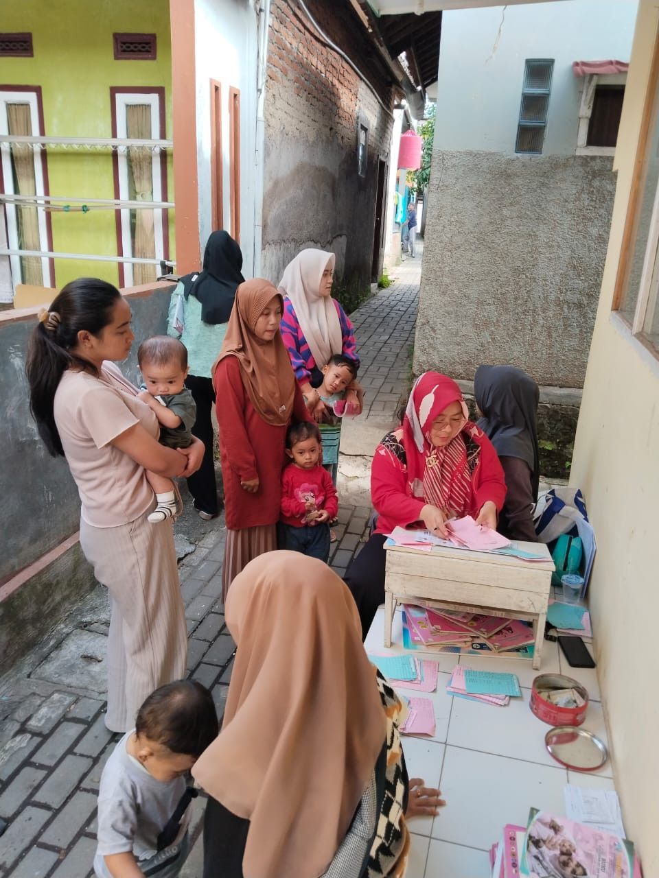 KEGIATAN PEMBERIAN VITAMIN A DAN PENIMBANGAN BERAT BADAN ANAK DI WILAYAH KAMPUNG BERKUALITAS (KB) KELURAHAN PANANJUNG