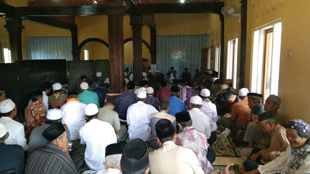 kegiatan pertemuan alim ulama muslimin muslimat sedesa Sarimukti