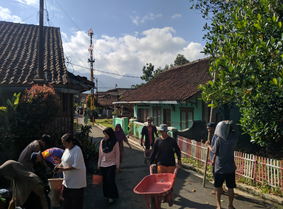 Gotong royong kp mekarjaya