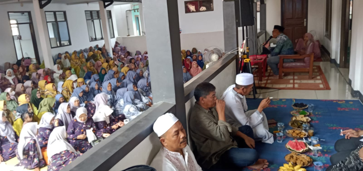 sambutan dari kepala desa sindangraja pada legiatan pengajian bulanan desa