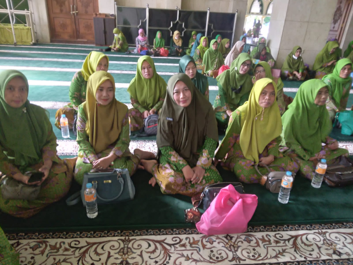 Mengikuti Kegiatan Pengajian Muslimat NU tingkat Kabupate Ciamis