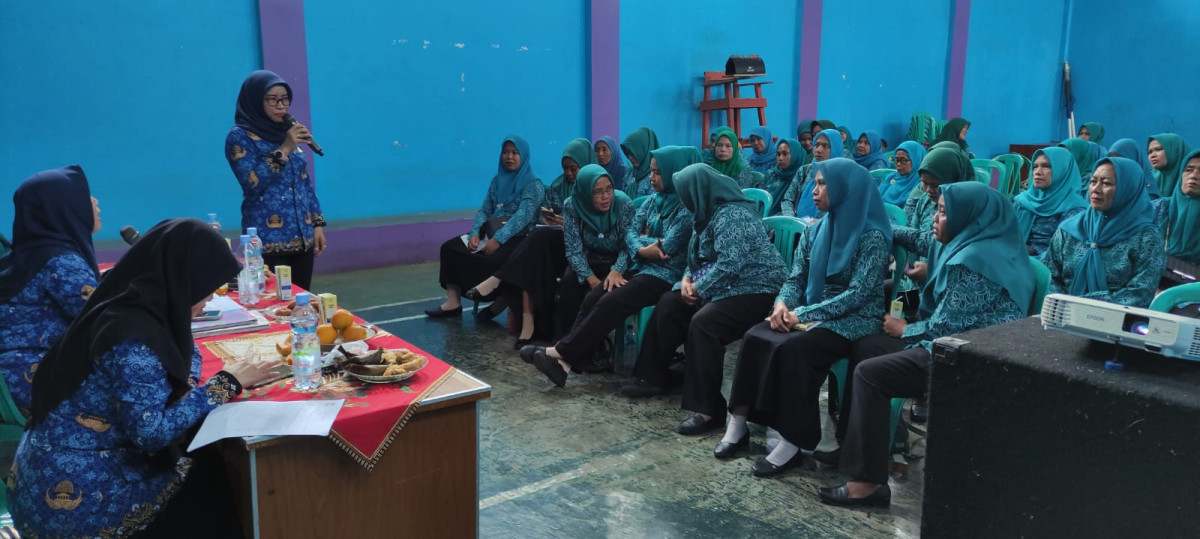 Sosialisasi Program Perencanaan Persalinan dan Pencegahan Komplikasi (P4K) Ibu Hamil Desa Jelat