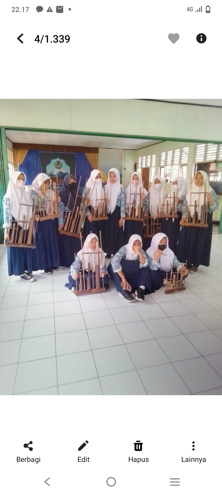 Kegiatan pik r... Kesenian angklung