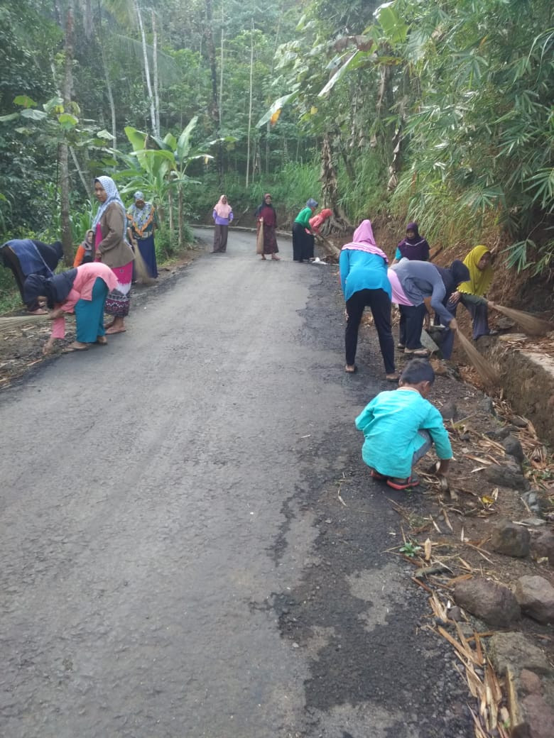 Kebersihan lingkungan kampung KB