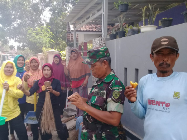 Kebersihan KKB Srikandi bersama TNI dari Koramil