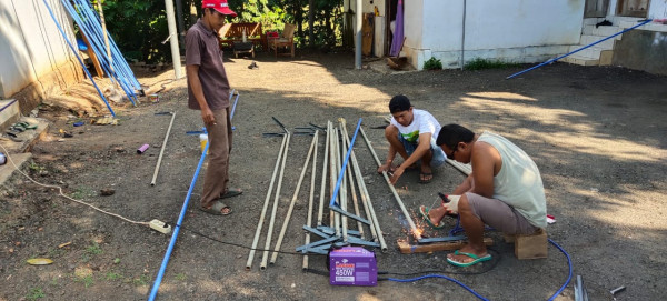 Proses Pengelasan Tiang Lampu