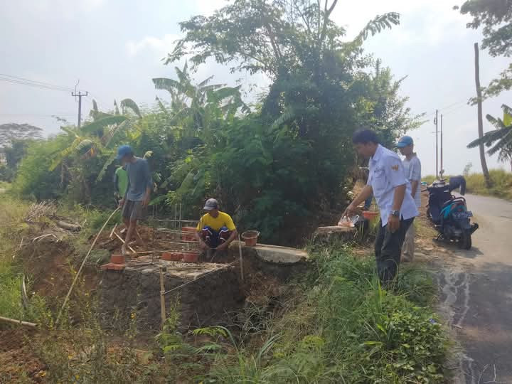 pembuatan gapura kampung KB