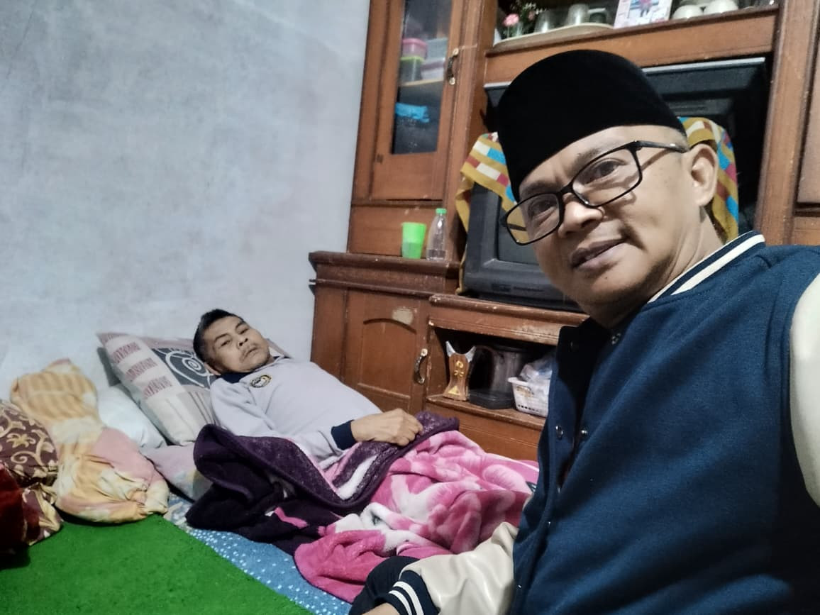 MENJENGUK WARGA SAKIT