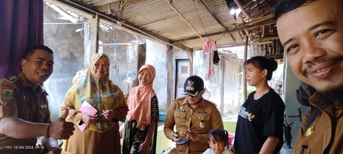 Cek end ricek data pertumbuhan dan perkembangan balita diperiksa oleh tim Puskesmas