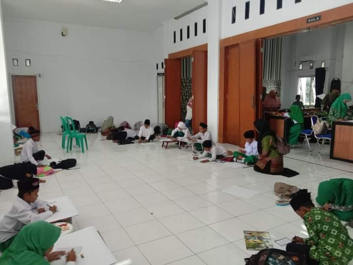 KEGIATAN DI AULA KECAMATAN CILAMAYA WETAN