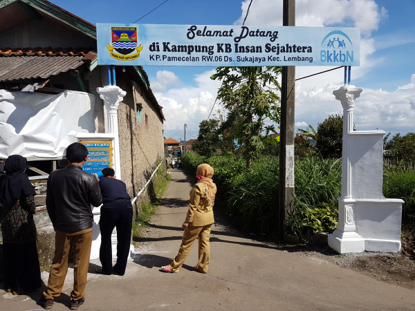 Pembangunan Gapura Kampung KB Insan Sejahtera 