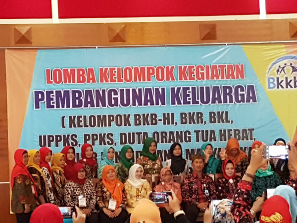 Lomba UPPKS tingkat provinsi dengan produk unggulan WEEKEND