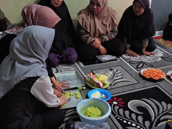 Pelatihan Pembuatan Kue Dari Seledri Bersama KKN UPI Bandung