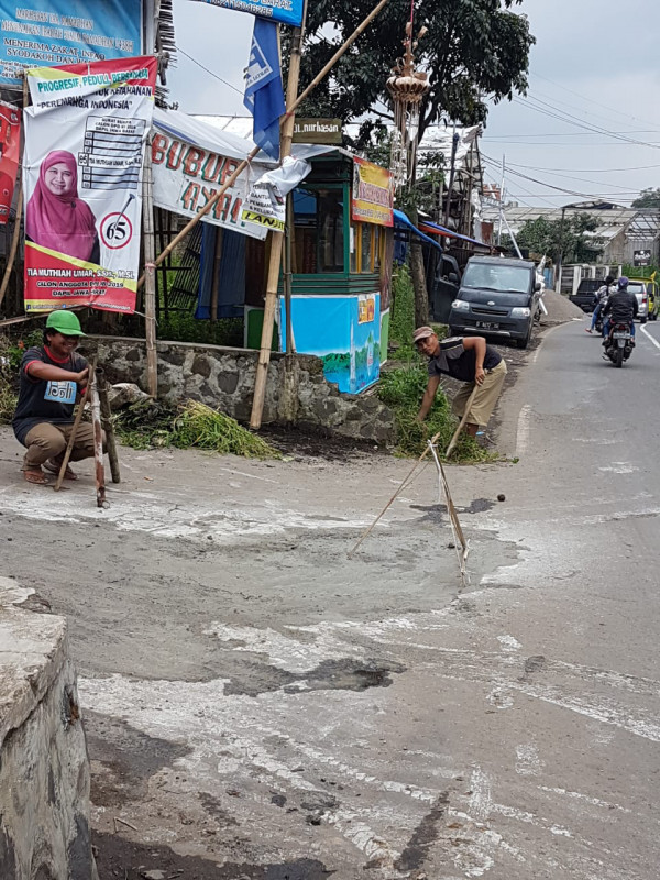 Swadaya Masyarakat untuk Perbaikan Jalan