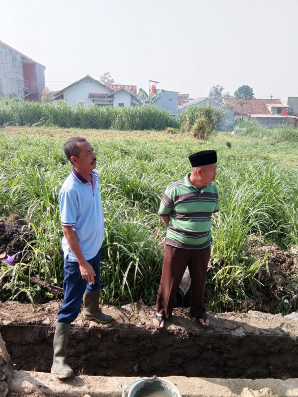 Ditinjau langsung oleh ketua seni budaya desa sukajaya bpk amang (yg pake peci)