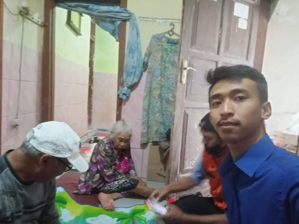 Menjenguk Masyarakat yang Sakit