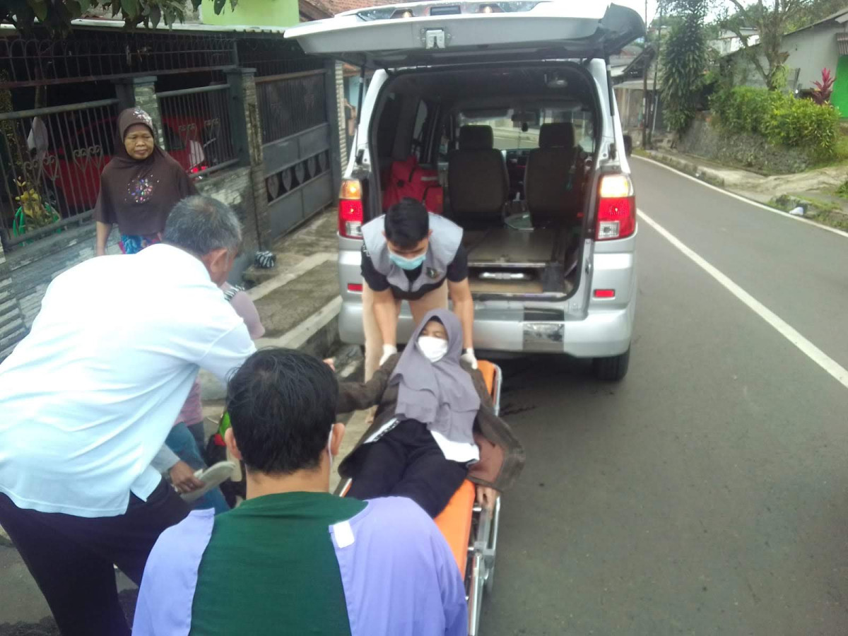 Membantu Masyarakat yang Sakit