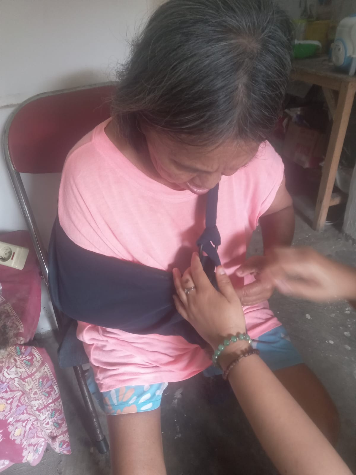 Membantu Masyarakat yang Sakit