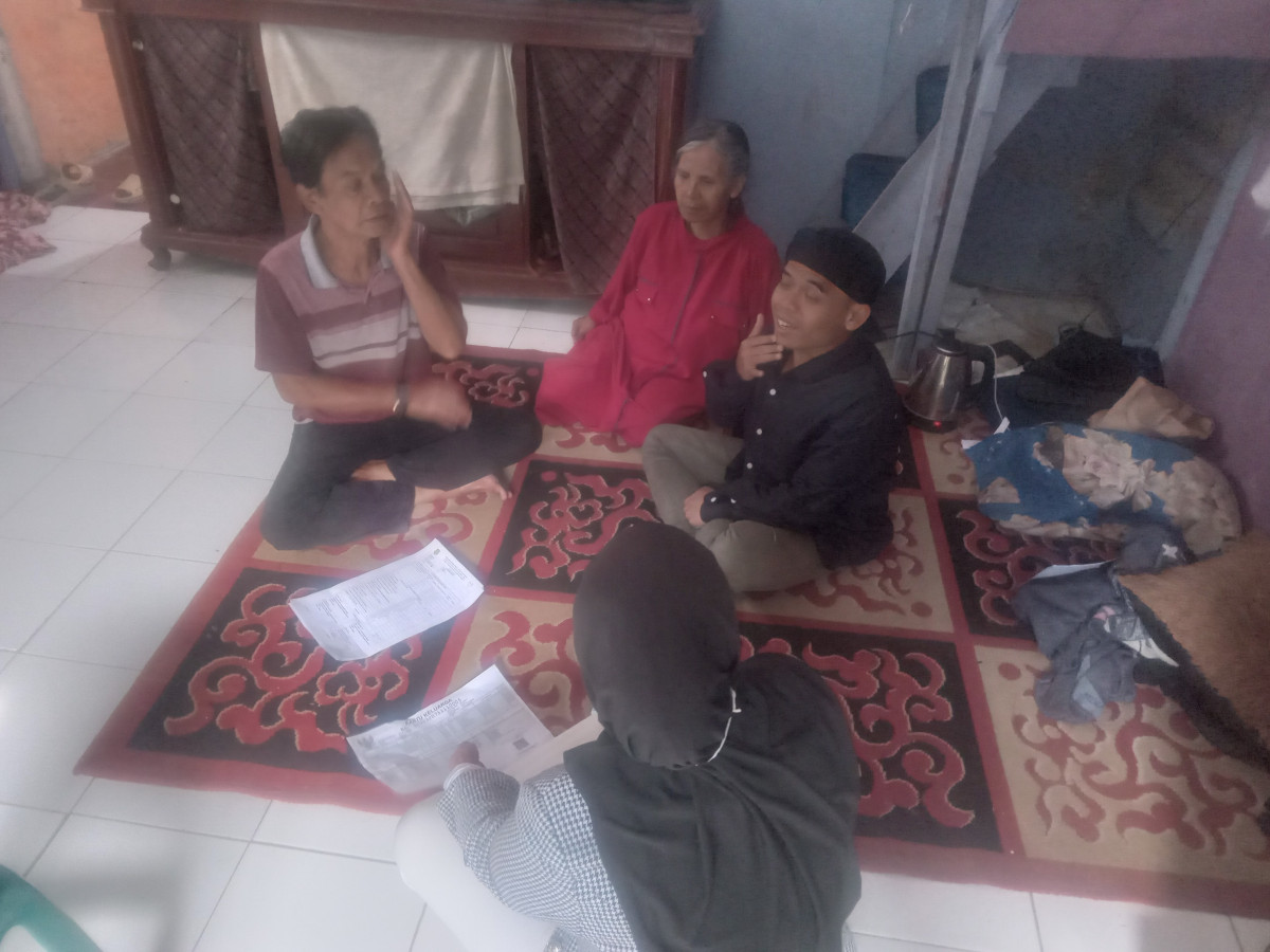 Menjenguk Masyarakat yang Sakit