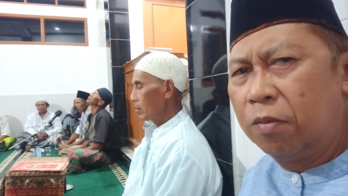 Pa ketua kampung kb menghadiri pengajian rutin