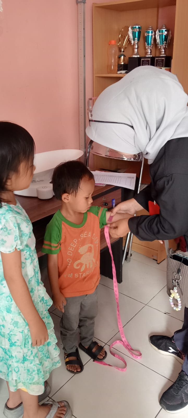 Hari buka posyandu anggrek rw 05