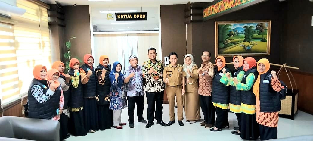 Pengurus KKB Serumpun bersama Ketua DPRD Kota Bandung