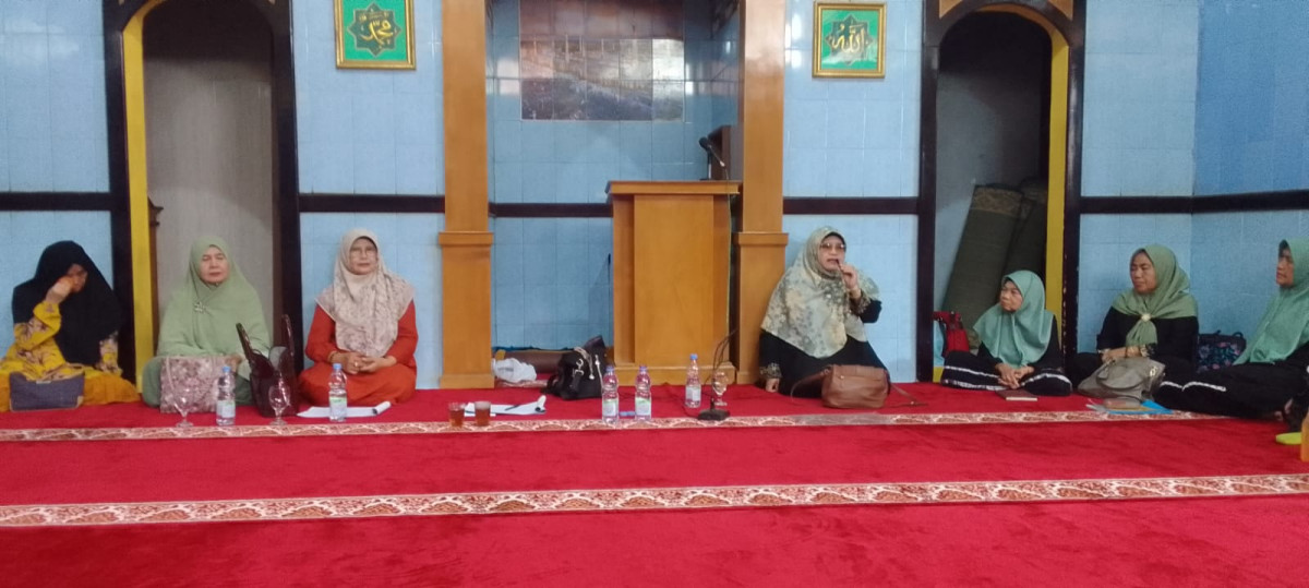 Ceramah dari Ustadzah (Pengurus PKK Kecamatan Mandalajati)