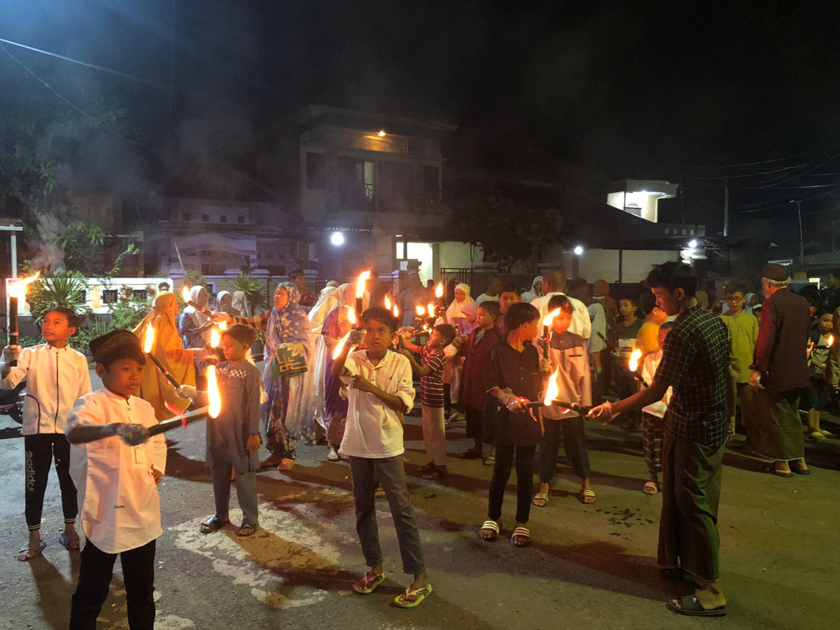 Istigosah dan pawai obor kampung kb rinjani