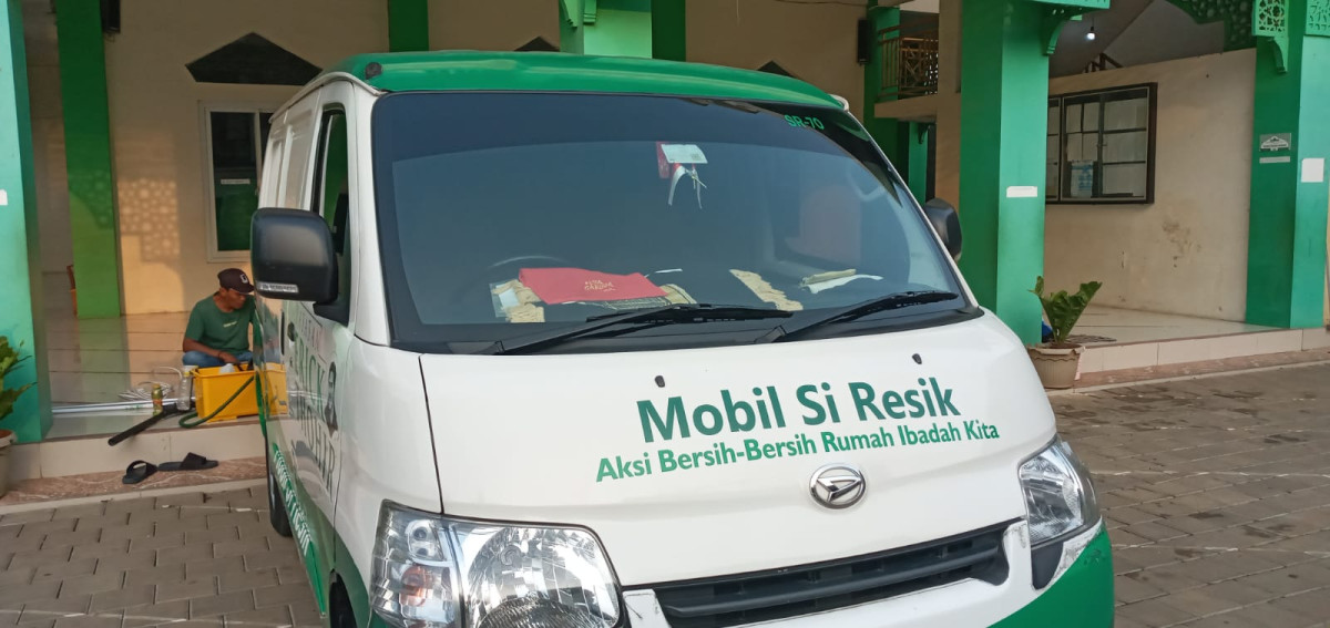 Mobil Si Resik, sarana transportasi untuk aksi bersih bersih rumah ibadah