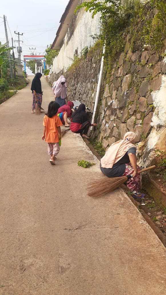 Kegiatan bersih lingkungan