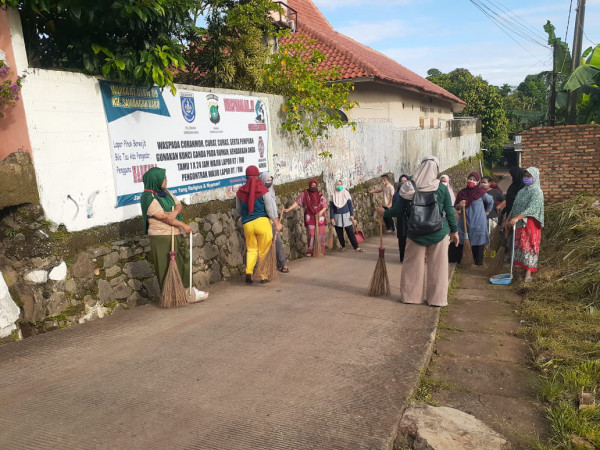 Kegiatan jumsih di hadiri plkb kecamatan 