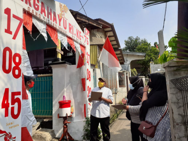 Ketua KKB dan tim juri saat penilaian