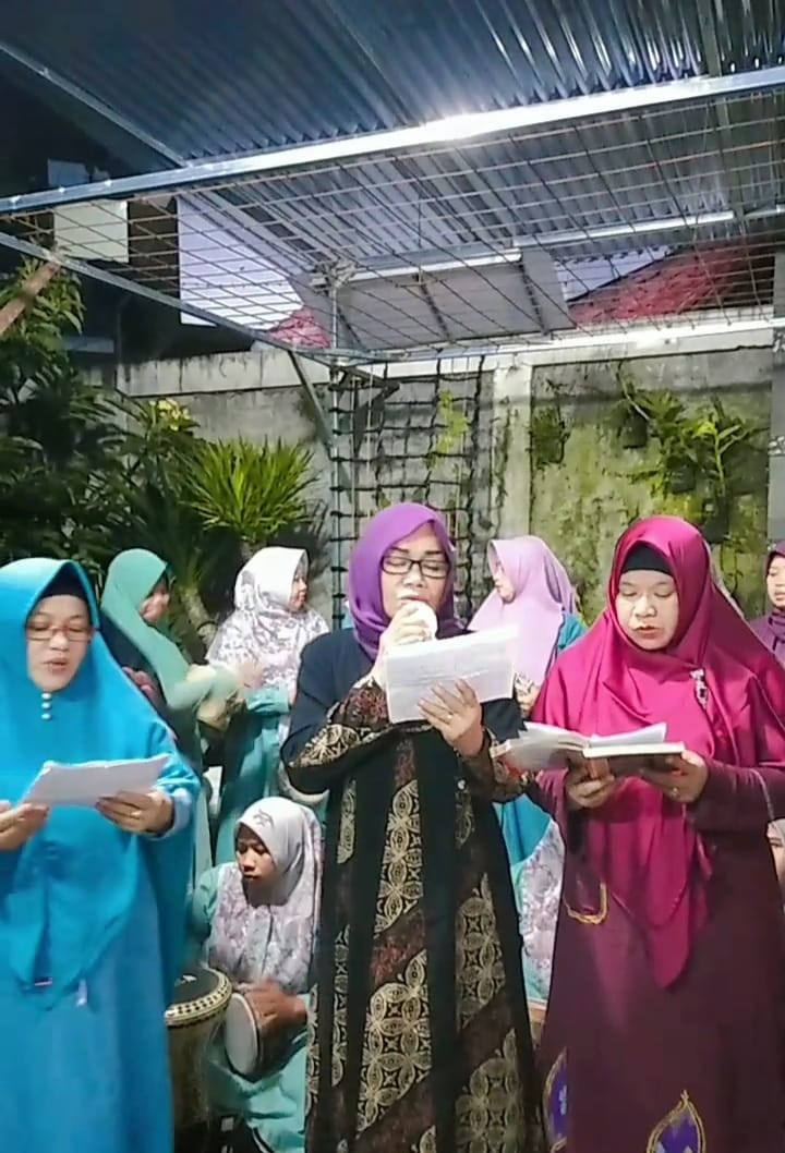 Pembacaan Rawi dan di Marawis dalam rangka syukuran undangan warga