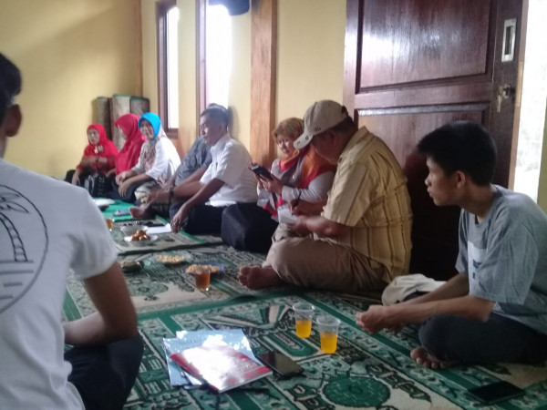 mengikuti sosialisasi tentang Kampung KB