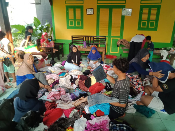 SORTIR BAJU LAYAK PAKAI UNTUK KORBAN BENCANA BANJIR