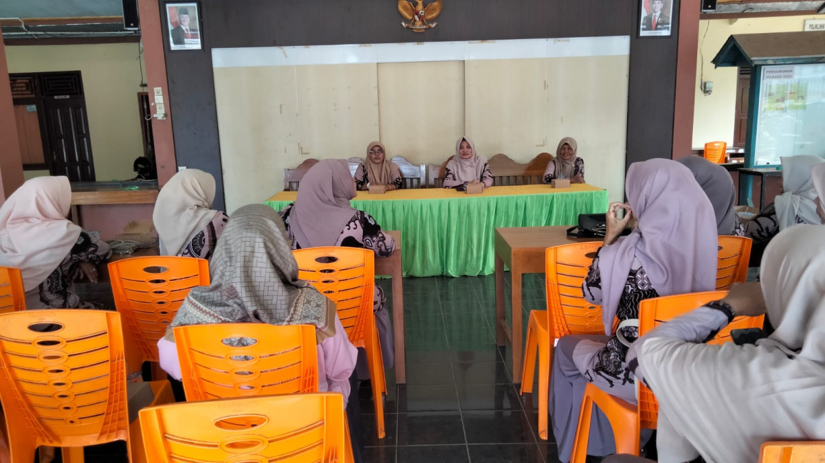 Pertemuan pkk desa karangturi