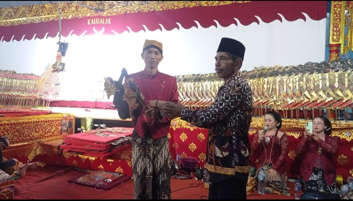 Pagelaran wayang kulit dalam rangka HUT RI ke 80